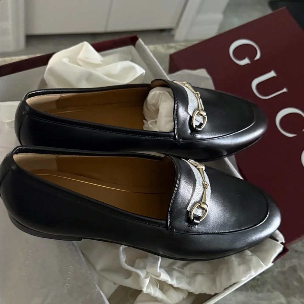 Gucci Black Leather Loafers with Gold Bit Detail - Picture 4 of 10
